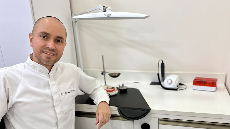 Foto 2 de Protético: Conserto Prótese e Dentadura na Hora.