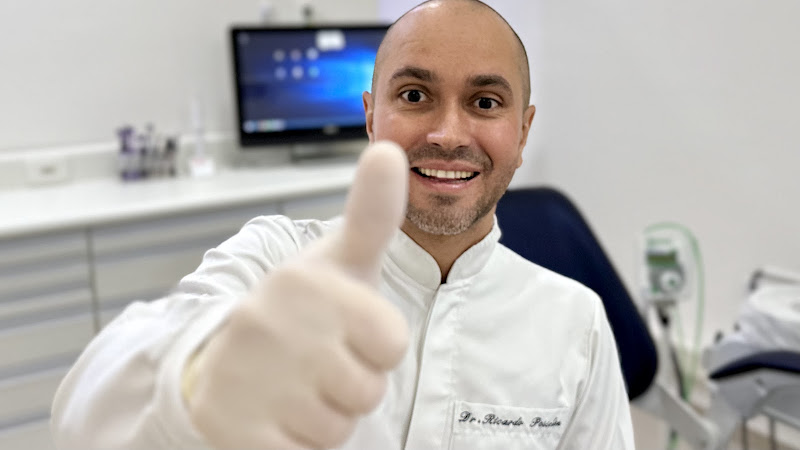 Foto 3 de Protético: Conserto Prótese e Dentadura na Hora.