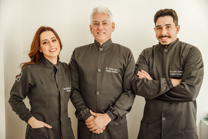 Foto 2 de Quadros e Lopes Odontologia