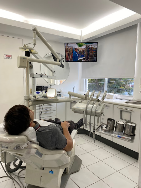 Foto 3 de Quadros e Lopes Odontologia