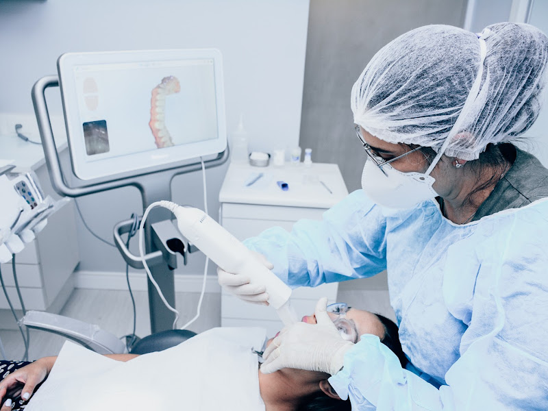 Foto 8 de Quéops Odontologia | Dentista - Invisalign - Implante Dentário - Prótese Protocolo