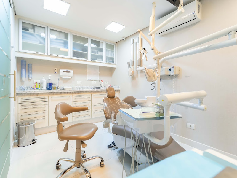 Foto de Querido Odontologia / Dr. Maurício Querido / Implante Dentário / Dentista Campo Belo / Dentista São Paulo / Lente de Contato