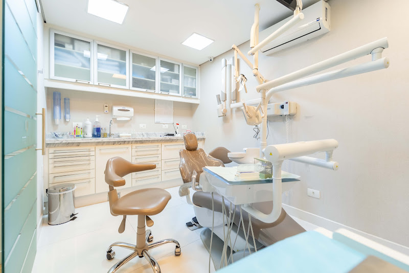 Foto 2 de Querido Odontologia / Dr. Maurício Querido / Implante Dentário / Dentista Campo Belo / Dentista São Paulo / Lente de Contato