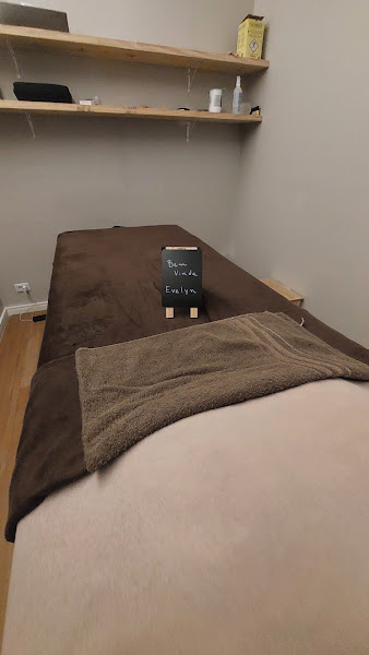 Foto 2 de Quiro Massage (Quiropraxia/ Massagem/ Liberação Miofascial e Drenagem)