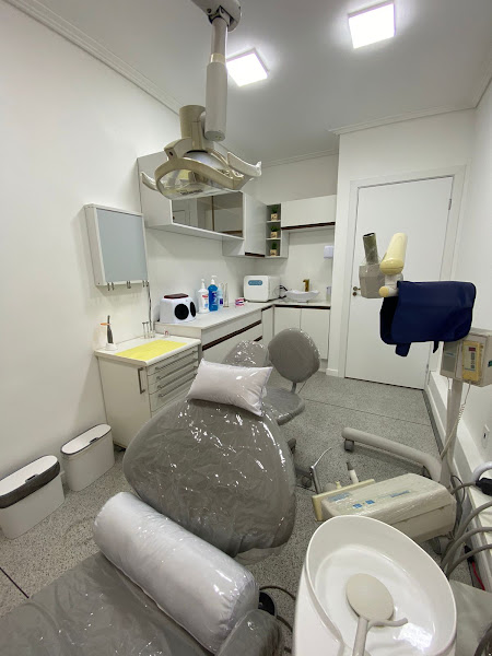Foto 3 de Raiz Odontologia - Dra. Thaís Rocha de Lima - Dra. Lhaís Rocha de Lima