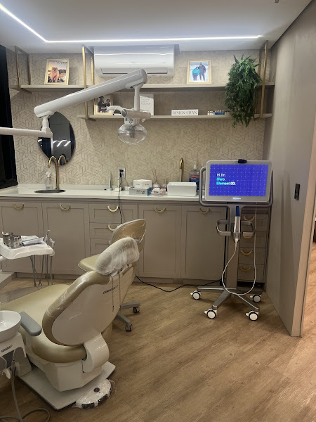 Foto 3 de RC Smile Odontologia | Dentista na Vila Olímpia SP | Invisalign | Implantes