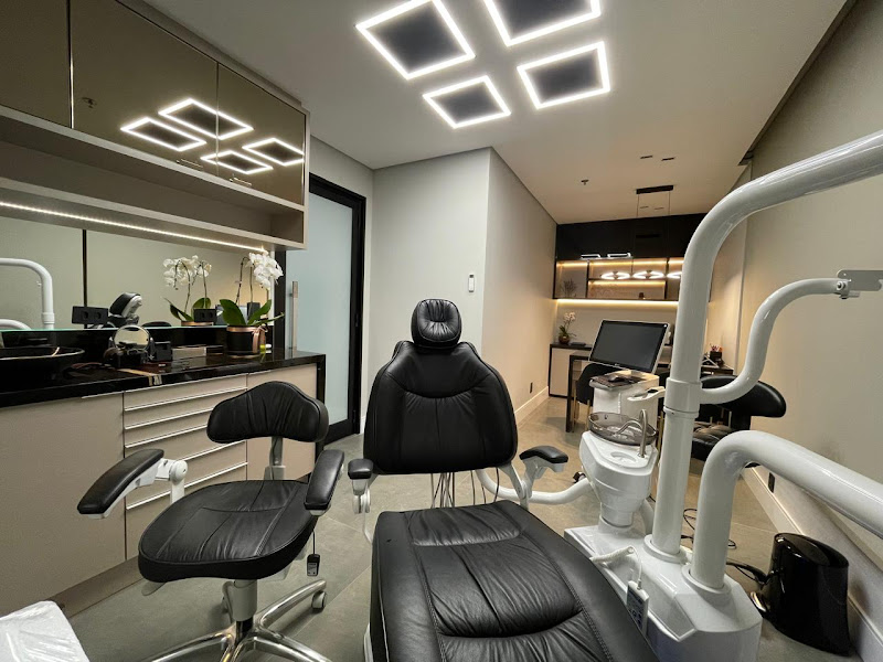 Foto 10 de RC Smile Odontologia | Dentista na Vila Olímpia SP | Invisalign | Implantes