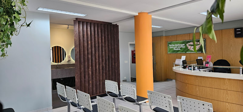 Foto 2 de Realce Ortodontia e Clinica Geral | Dentista em Curitiba | Clínica Odontológica em Curitiba