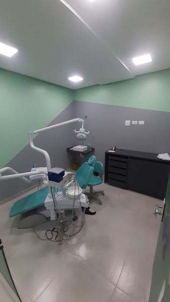 Foto 2 de Realiza Odontologia- Plantão dentista emergência, implantes, facetas, aparelho