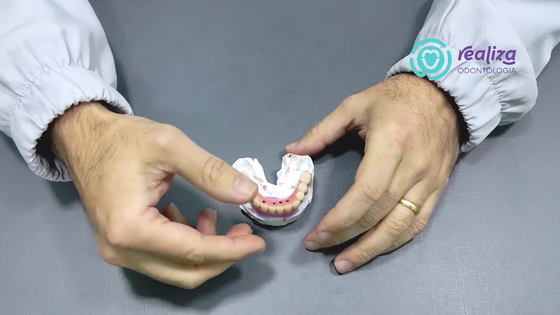 Foto 3 de Realiza Odontologia- Plantão dentista emergência, implantes, facetas, aparelho