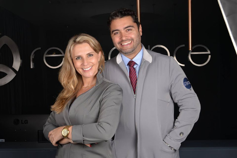 Foto 2 de Reference Smile | Casal Reference - Lentes de Contato, Invisalign e Harmonização