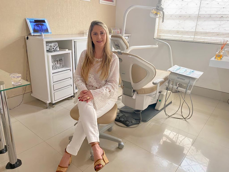 Foto 2 de RENATA NÉRIA - ODONTOLOGIA