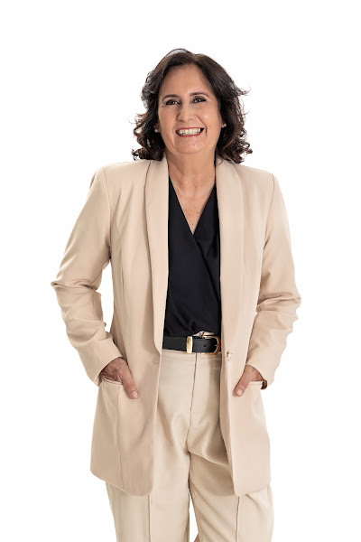 Foto 2 de Renilce Gontijo Dentista Betim - Lentes de porcelana, Lentes de Resinas, Implantes, Próteses, Protocolo e Clareamento.