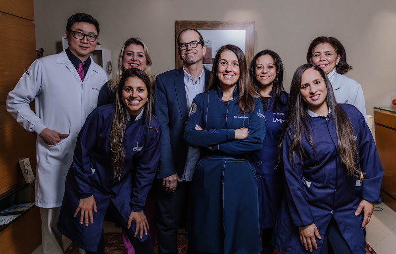 Foto 2 de RENOVARE Odontologia/ Invisalign /Dentista Real Parque/ Implante / Odontopediatria/ Lente de contato/ Dentista Morumbi