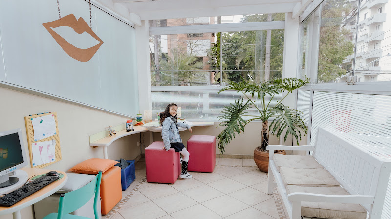 Foto 3 de RENOVARE Odontologia/ Invisalign /Dentista Real Parque/ Implante / Odontopediatria/ Lente de contato/ Dentista Morumbi