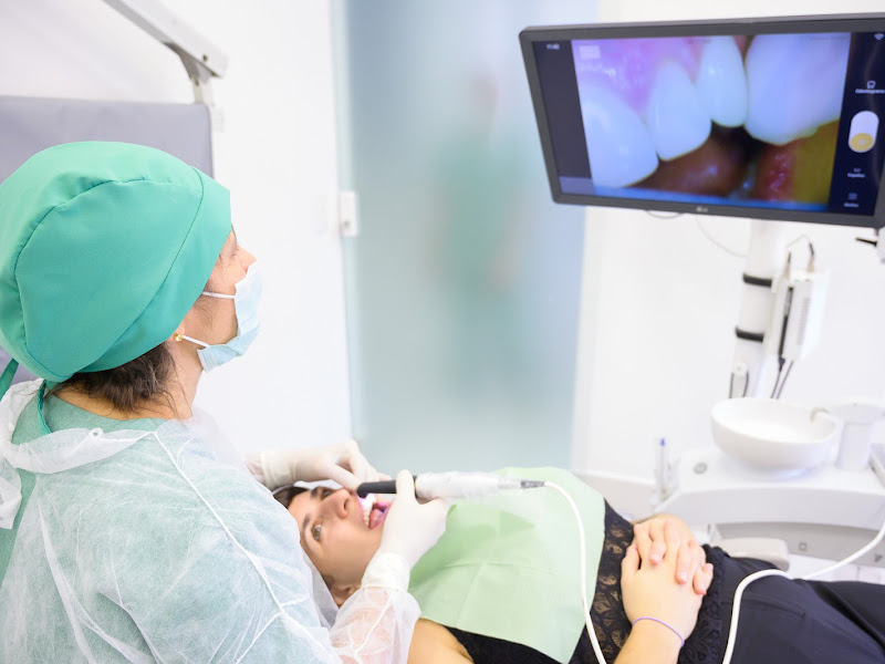 Foto 3 de RestoreSorriso Odontologia Resina no dente