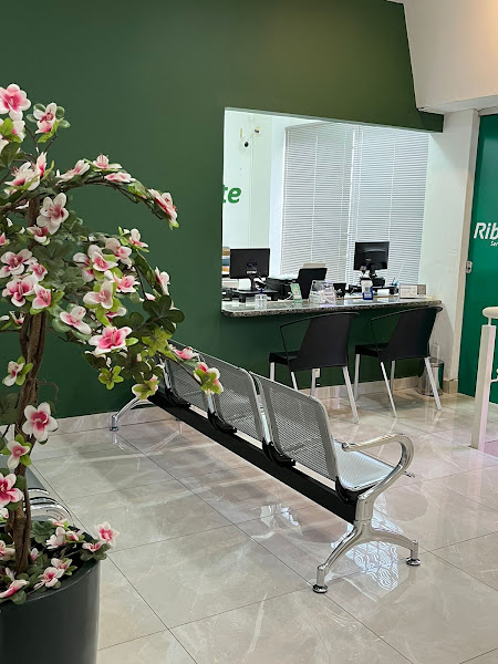 Foto 2 de Riberdente Serviços Odontológicos | Implante Dentário | Lente de Contato | Ribeirão Preto - SP