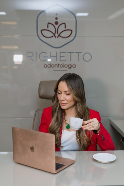 Foto 2 de Righetto Odontologia | Implantes | Próteses fixas | Facetas