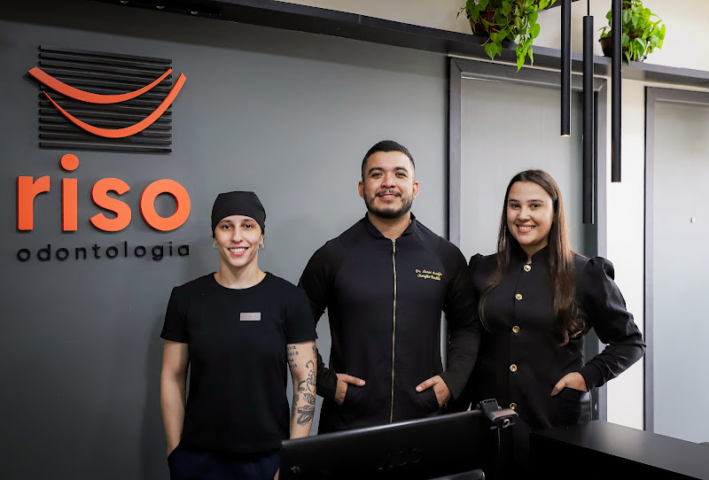 Foto 2 de RISO ODONTOLOGIA implante dentário dentista em São José dos Pinhais