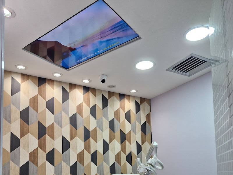 Foto de Rocha Odontologia // Especialista em | Implantes Dentários em 3 dias | Ortodontia | Endodontia | Periodontia | Clínica Geral | Rio de Janeiro - RJ