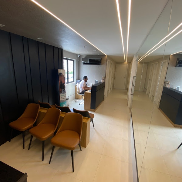 Foto 3 de Salvador Dental Studio | Prótese Dentária | Alinhadores Invisíveis | Invisalign | Caminho das Árvores