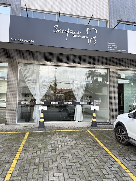 Foto 2 de Sampaio Odontologia | Implantes Dentários e Lentes dentárias em Jaraguá do Sul