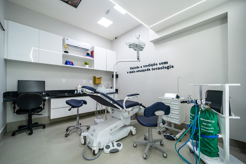 Foto 6 de Sampaio Odontologia - Implantes Dentários, Próteses, Aparelhos Invisalign, Dentista em João Pessoa