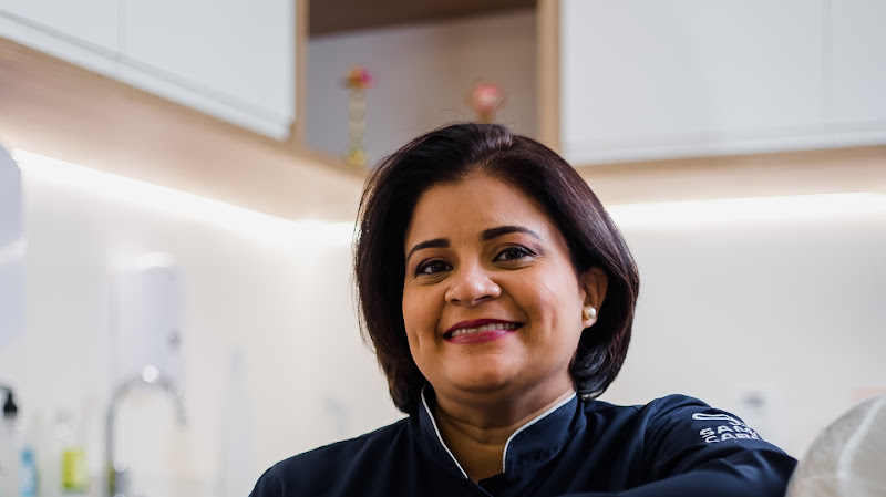 Foto 2 de Samya Cabral Odontologia Ortodontista Invisalign