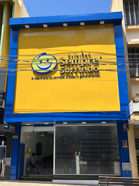 Foto 2 de Sempre Sorrindo Implantes Dentários