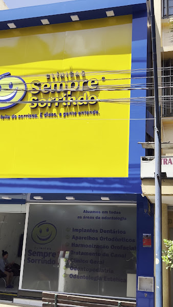 Foto 4 de Sempre Sorrindo Implantes Dentários