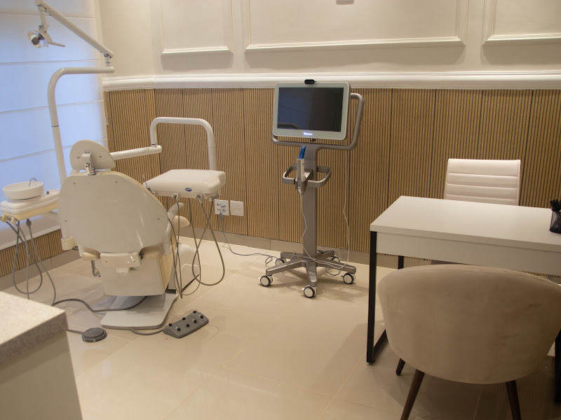 Foto 5 de Sempre Sorrindo Implantes Dentários | Facetas de Porcelana