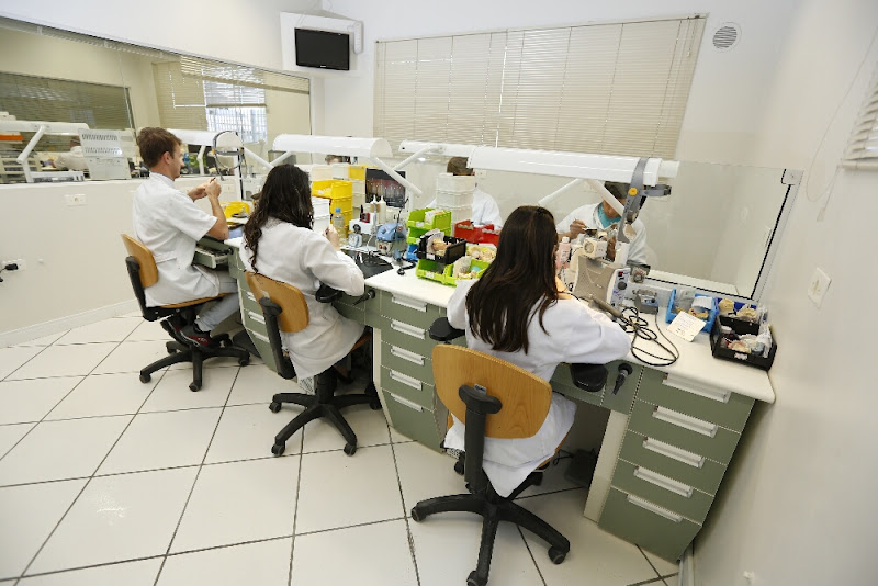 Foto 3 de Sfreddo Dental Design | Laboratório de Prótese Dentária