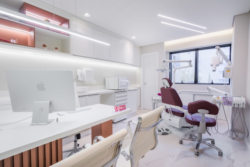 Foto 2 de Simone De Stefani - Ortodontia e Clínica Geral - Invisalign Doctor