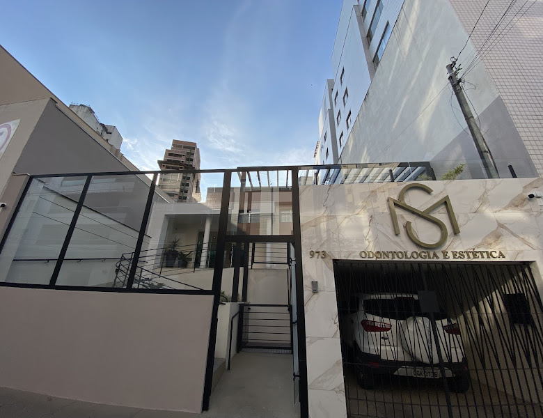 Foto 2 de SM Odontologia | Dentista em Divinópolis - Implante Dentário - Lentes de Contato - Aparelhos Invisíveis