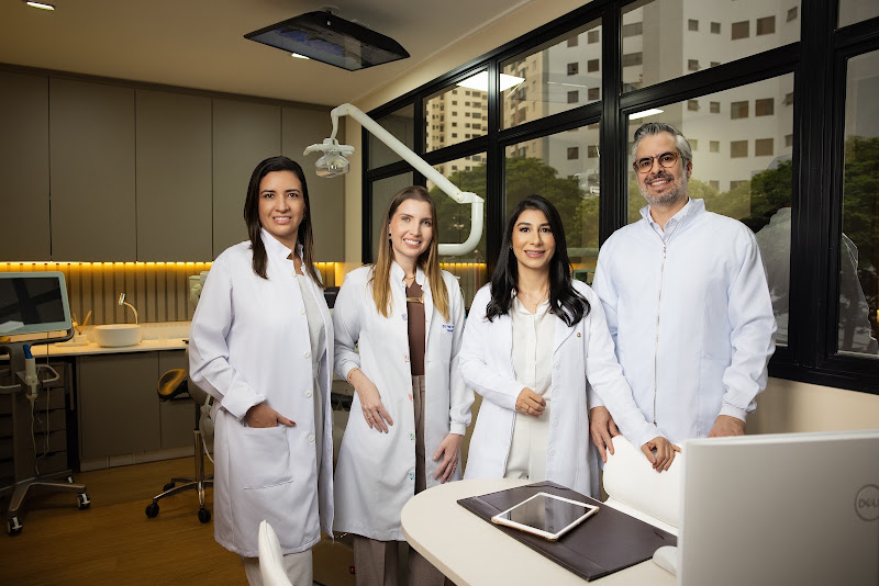 Foto 2 de Somensi & Castro Odontologia - Invisalign Doctor - Lentes de Contato