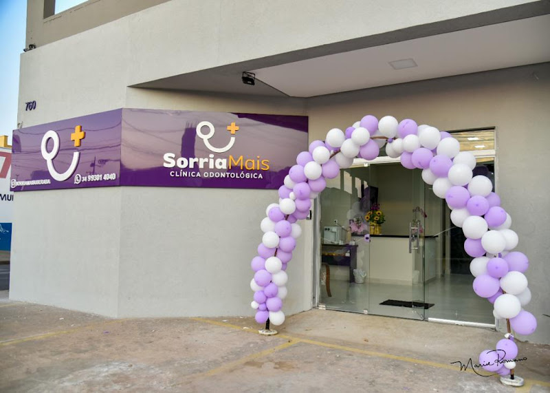 Foto 2 de Sorria Mais implantes dentários facetas em resina