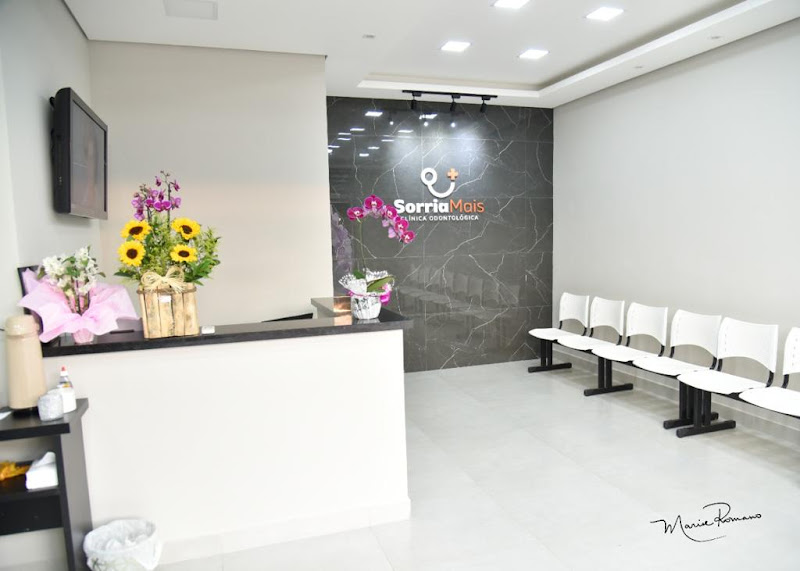 Foto 3 de Sorria Mais implantes dentários facetas em resina