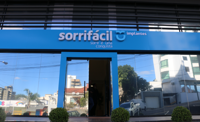 Foto 2 de Sorrifácil Erechim - Implantes Dentarios, Clareamento, lentes de contato, alinhador invisível e mais!