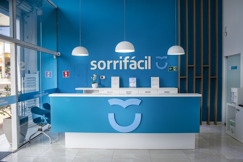 Foto 2 de Sorrifacil Ibipora - Implantes Dentarios, Clareamento, lentes de contato, alinhador invisível e mais!