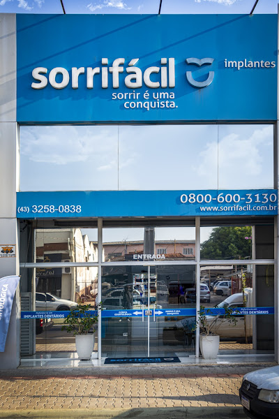 Foto 4 de Sorrifacil Ibipora - Implantes Dentarios, Clareamento, lentes de contato, alinhador invisível e mais!