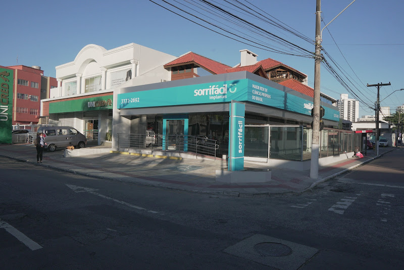 Foto 2 de Sorrifácil São José | Implantes Dentários, Prótese Protocolo e Reabilitação Oral