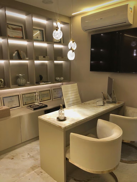 Foto 2 de Sorrisos Odontologia - Implantes dentários | Protocolo Carga Imediata | Cirurgia implantes sem corte | Rio de Janeiro