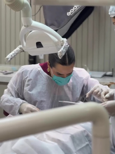 Foto 3 de Sorrisos Odontologia - Implantes dentários | Protocolo Carga Imediata | Cirurgia implantes sem corte | Rio de Janeiro