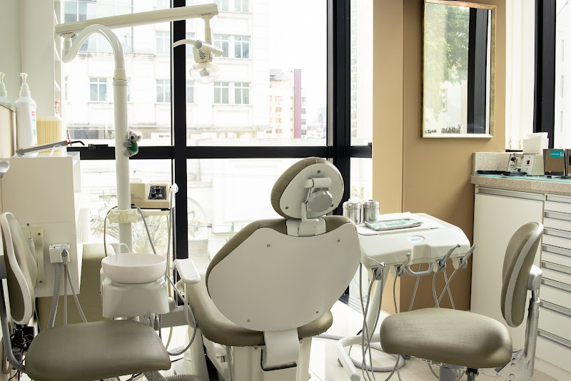 Foto 2 de Stern Tovo Odontologia - Dra Aline Stern - Ortodontia e Ortopedia Facial - Menino Deus