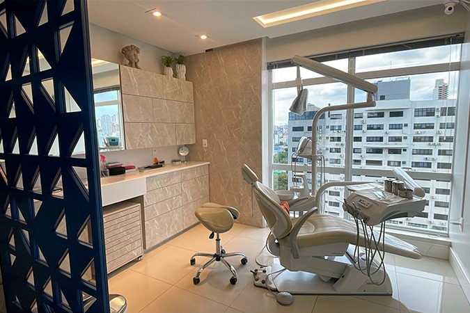 Foto 2 de Suzeli & Bruno | Implantes Dentários e Reabilitação Oral em Chapecó