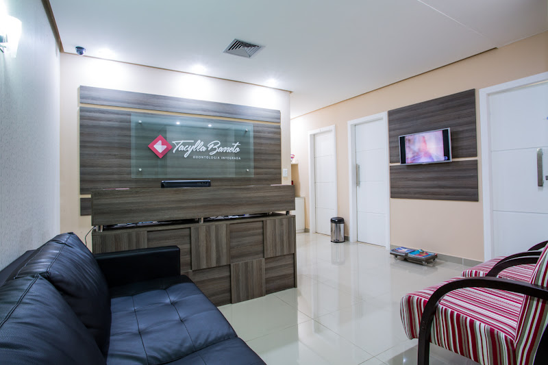 Foto 2 de Tacylla Barreto Odontologia Integrada / Invisalign