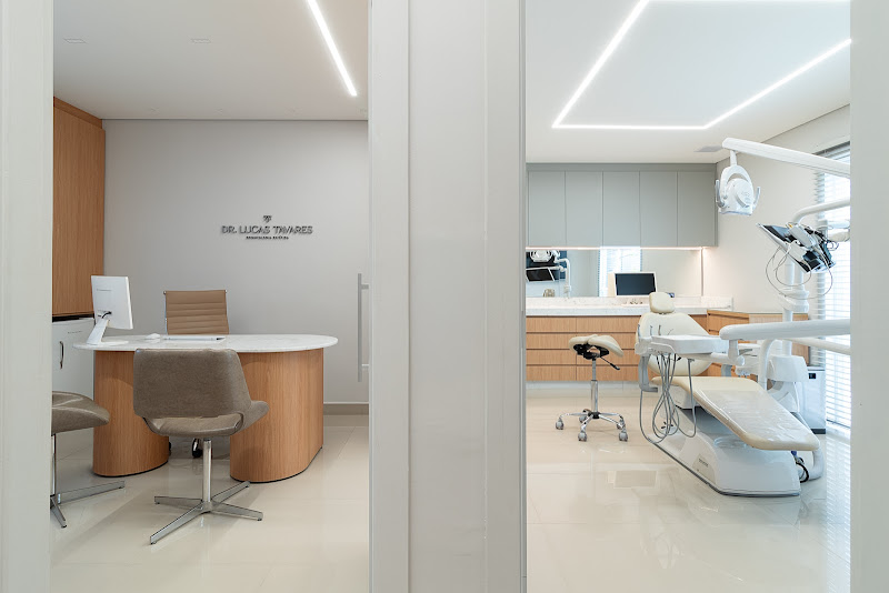 Foto 3 de Tavares Clinic | Dr. Lucas Tavares | Facetas em porcelana | Protocolos dentários | Uberaba