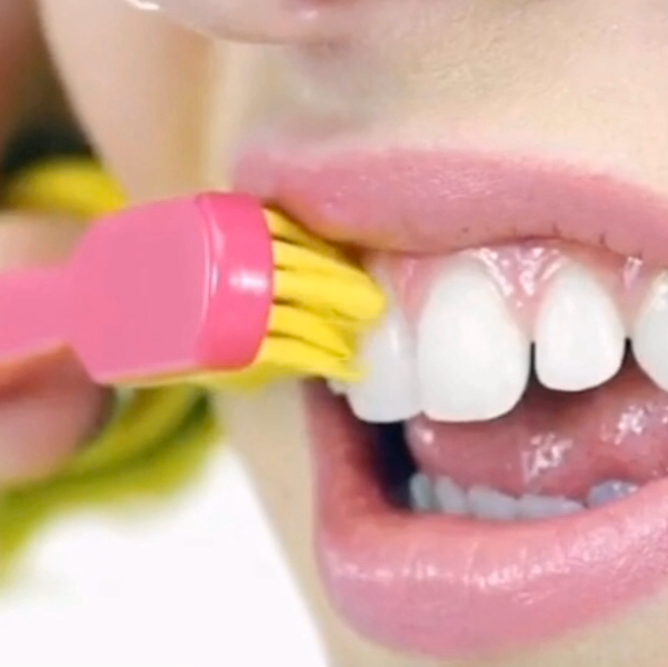 Foto 3 de Thais Fernanda Pizzi - Cirurgiã - Dentista