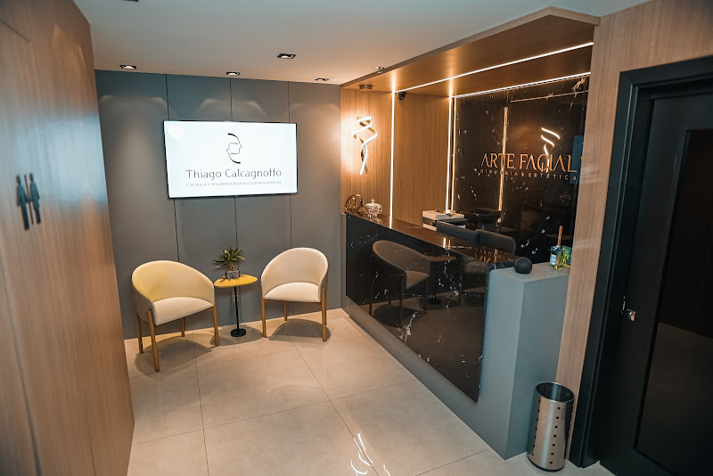 Foto 3 de Thiago Calcagnotto - Cirurgia ortognática e Cirurgias Faciais