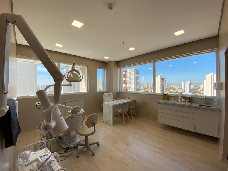 Foto 2 de Tratamento de dor de dente- Dra Denise B. Carneiro - Dentista em Araçatuba